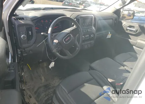 2024 GMC Sierra C1500 z USA, uszkodzony, nr VIN 3GTNHAED0RG323747